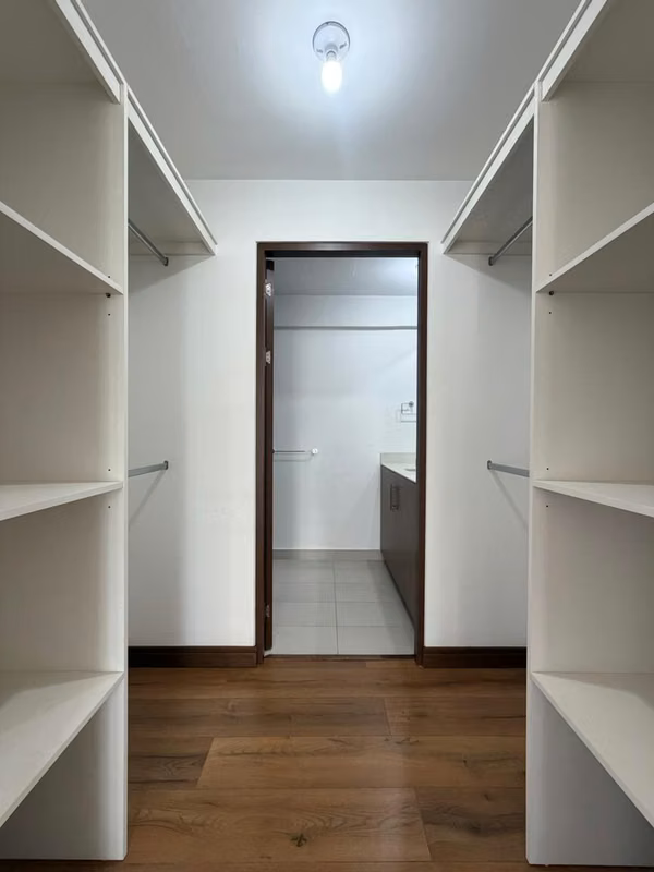 SE VENDE EN NUNCIATURA FLATS APARTAMENTO CON PARQUEO, BODEGA Y LINEA BLANCA