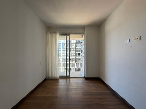 SE VENDE EN NUNCIATURA FLATS APARTAMENTO CON PARQUEO, BODEGA Y LINEA BLANCA