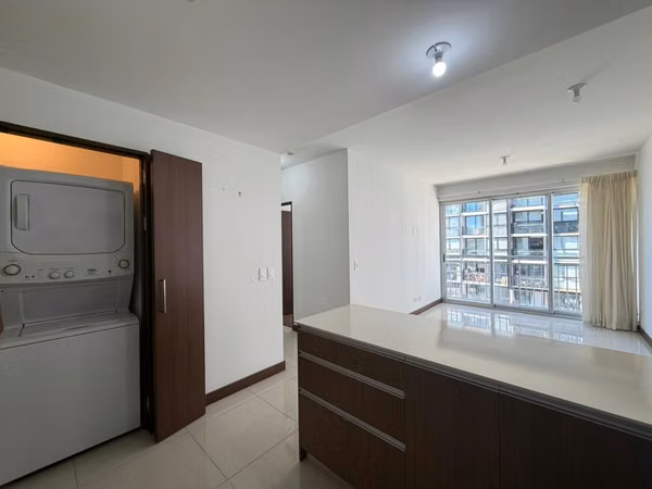 SE VENDE EN NUNCIATURA FLATS APARTAMENTO CON PARQUEO, BODEGA Y LINEA BLANCA