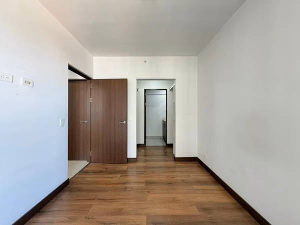 SE VENDE EN NUNCIATURA FLATS APARTAMENTO CON PARQUEO, BODEGA Y LINEA BLANCA