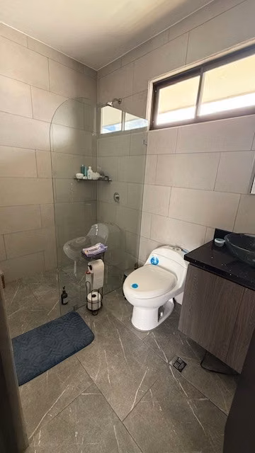 Casa en venta en Desamparados - Independiente -2 niveles -moderna