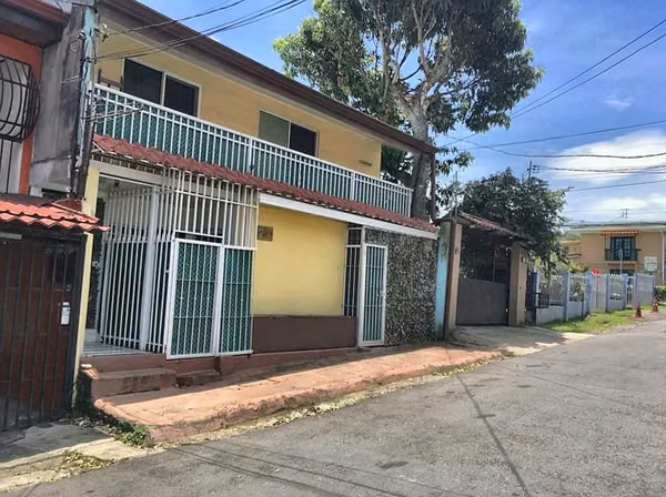 Edificio de 3 Apartamentos, Potencial para Airbnb, Ciudad Colon