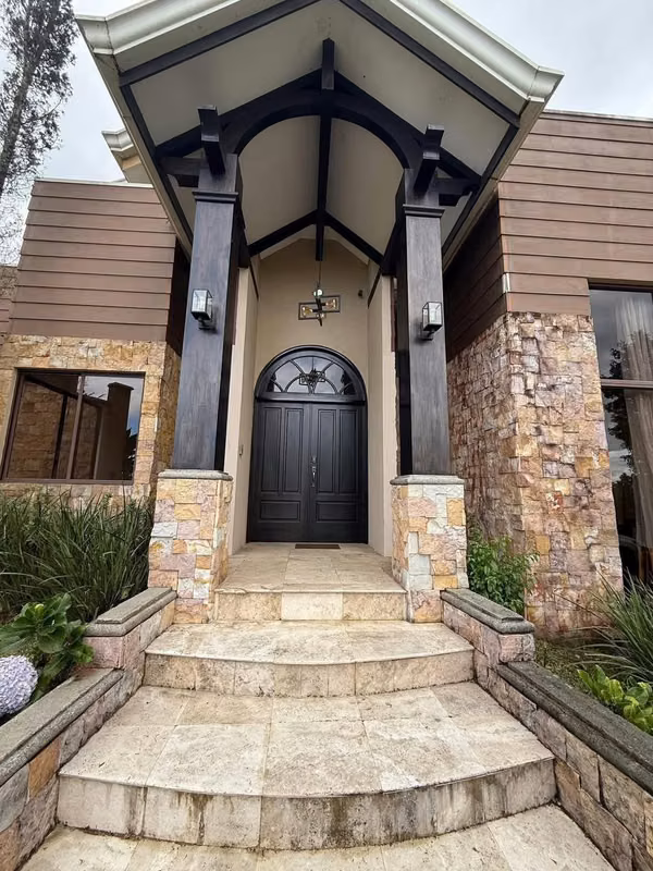 Exclusiva Residencia con Vista al Bosque | 807 m² | Tres Ríos Cartago