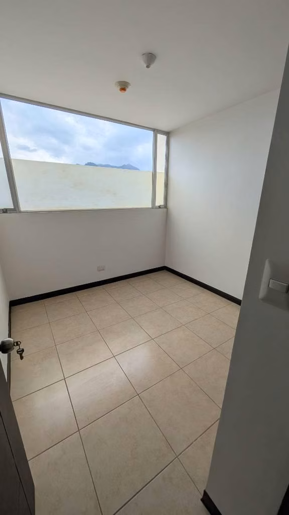 Se vende apartamento en condominio Oasis de San José