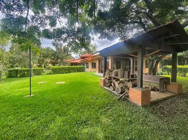 Casa de 515 m2, 5000 m2 Terreno, en las Colinas de Heredia