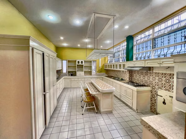 Casa 560 m2, Lote 1270 m2, Barrio Los Sauces, San Francisco de Dos Rios