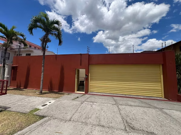 Se Vende Hermosa y amplia propiedad en Lomas de Ayarco