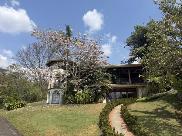 House with a nice garden for sale