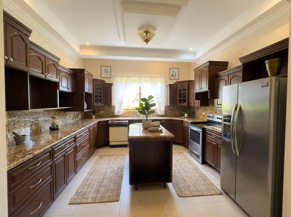Casa en el Condominio Bosques de Altamonte con Suite Principal en Planta Baja y Jardín Privado