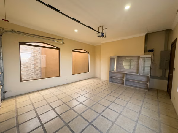 Casa en el Condominio Bosques de Altamonte con Suite Principal en Planta Baja y Jardín Privado