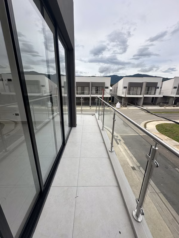 CONDOMINIO NUEVO EN LINDORA