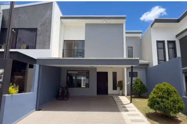 House for sale in a condominium located in Concepción de Tres Ríos