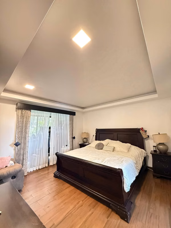 SE VENDE LUJOSA CASA EN LOS ÁNGELES, SAN RAFAEL DE HEREDIA