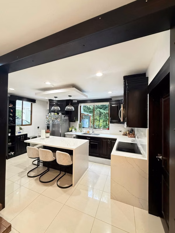 SE VENDE LUJOSA CASA EN LOS ÁNGELES, SAN RAFAEL DE HEREDIA