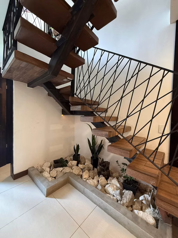 SE VENDE LUJOSA CASA EN LOS ÁNGELES, SAN RAFAEL DE HEREDIA