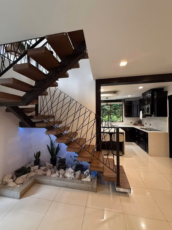 SE VENDE LUJOSA CASA EN LOS ÁNGELES, SAN RAFAEL DE HEREDIA