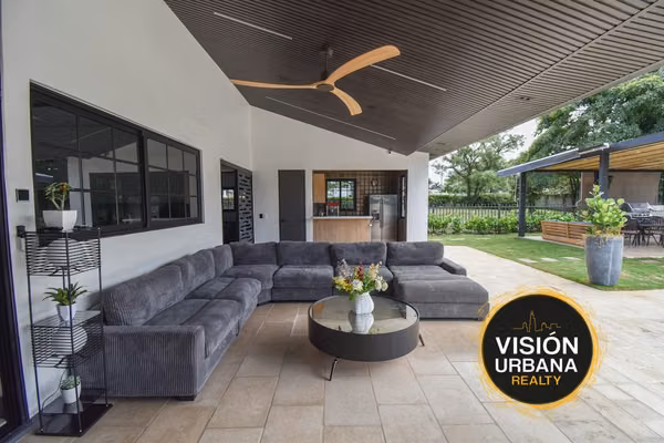 Casa de un Nivel con 4 Habitaciones en Valle del Sol