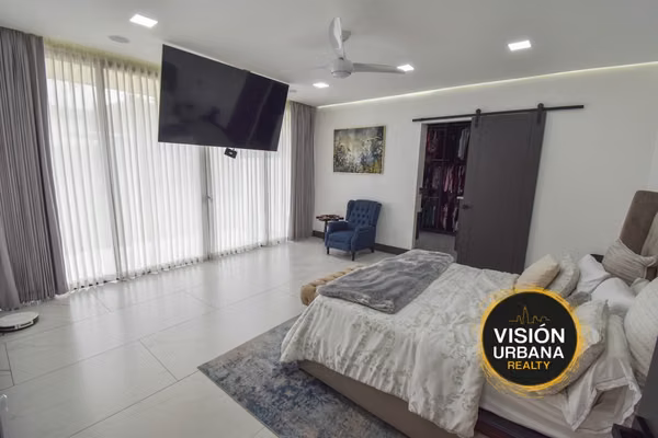 Casa de un Nivel con 4 Habitaciones en Valle del Sol