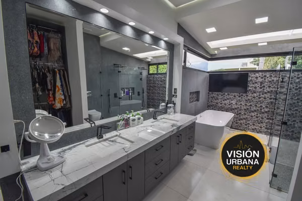 Casa de un Nivel con 4 Habitaciones en Valle del Sol