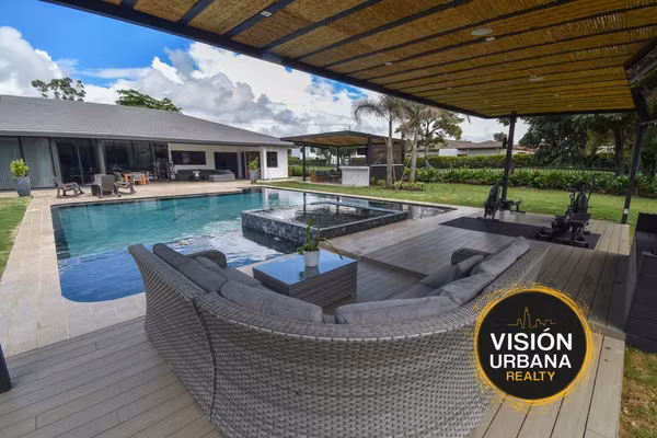 Casa de un Nivel con 4 Habitaciones en Valle del Sol