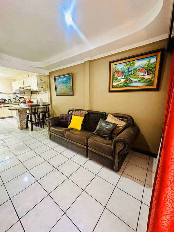 Venta de espaciosa casa en San Rafael Arriba de Desamparados