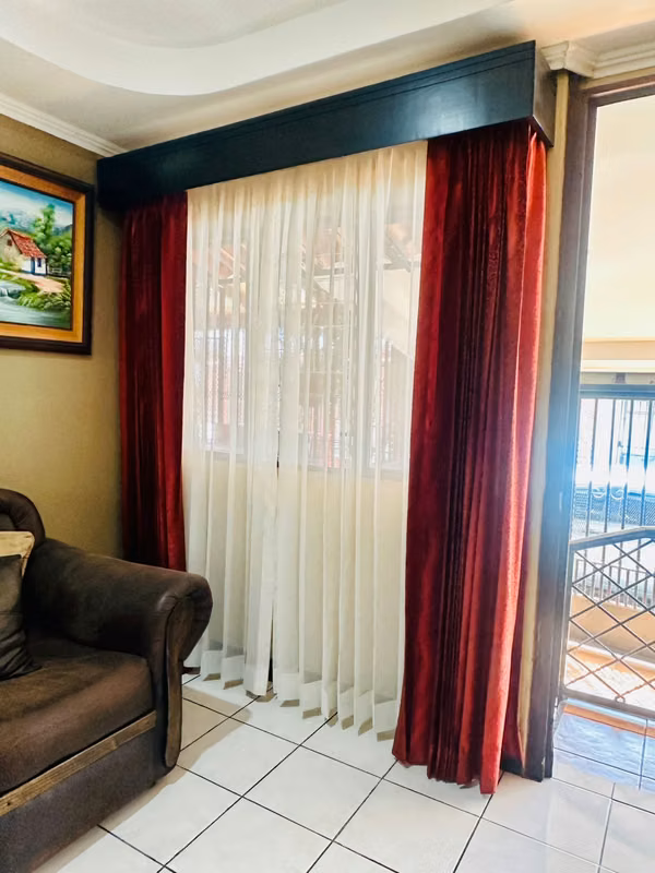 Venta de espaciosa casa en San Rafael Arriba de Desamparados