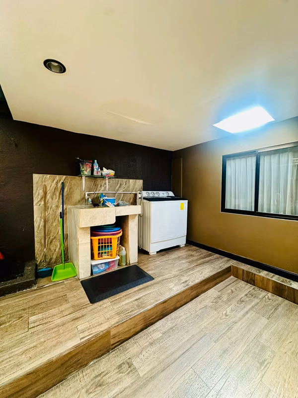 Venta de espaciosa casa en San Rafael Arriba de Desamparados