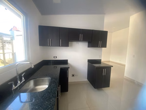 Casa NUEVA UNA PLANTA independiente en Pará, Santo Tomas de Santo Domingo de Heredia