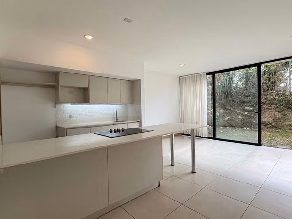 Venta | Condominio Natú, Montes de Oca, 3 habitaciones, 1 parque tándem y jardín. 185 000