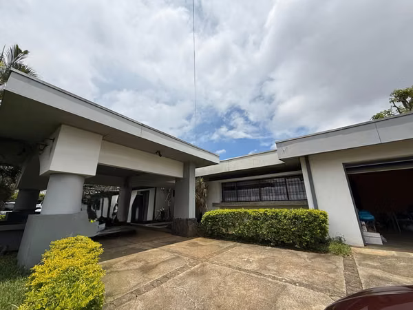 Se Vende Propiedad con Casa en Mercedes norte Heredia