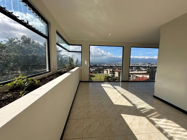 Venta de Casa Independiente en Escazú, Bello Horizonte.