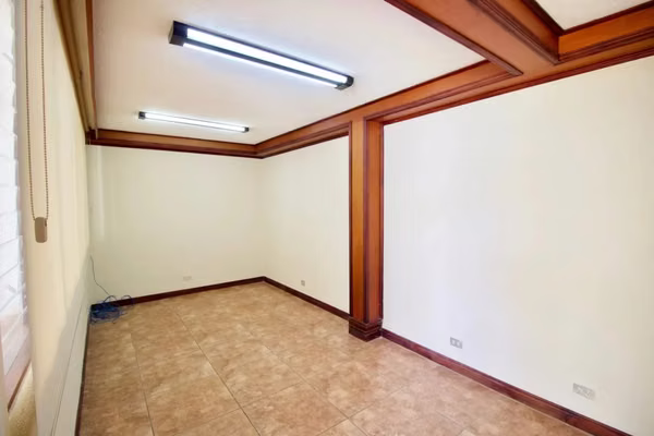 Casa en venta en Uruca- Uso Mixto con Acabados de Lujo