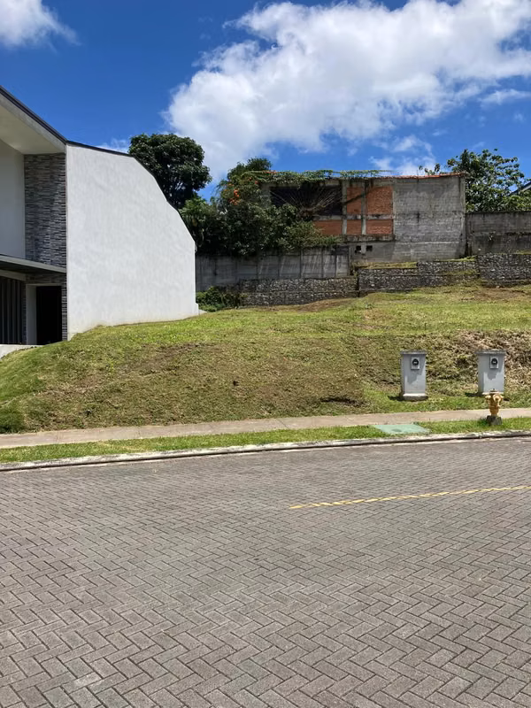 Se vende lote en condominio Las Rusias! 4209