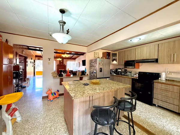 SE VENDE HERMOSA CASA EN ROHRNOSER  POR EL HUMBOLDT