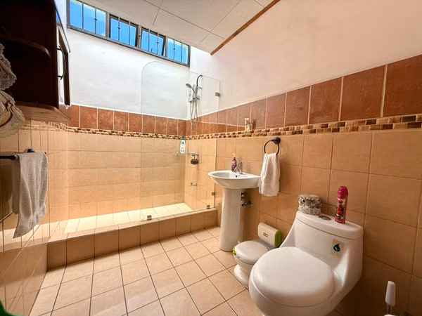 SE VENDE HERMOSA CASA EN ROHRNOSER  POR EL HUMBOLDT