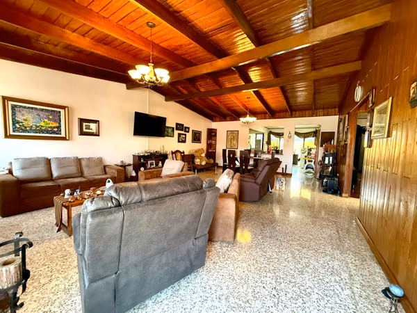 SE VENDE HERMOSA CASA EN ROHRNOSER  POR EL HUMBOLDT
