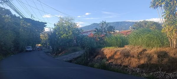 VENDO LINDO LOTE EN BARVA