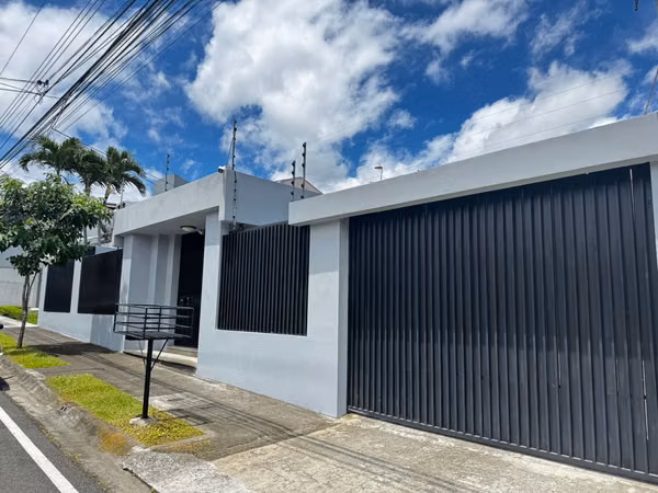 RENTAL / SALE OF INDEPENDENT HOUSE IN TREJOS MONTEALEGRE, ESCAZÚ*