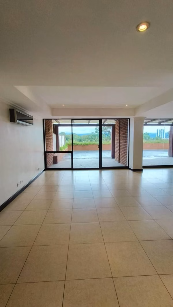 Hermoso apartamento en La Sabana / ALQUILER