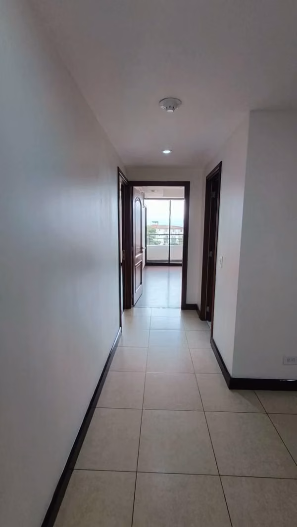Hermoso apartamento en La Sabana / ALQUILER