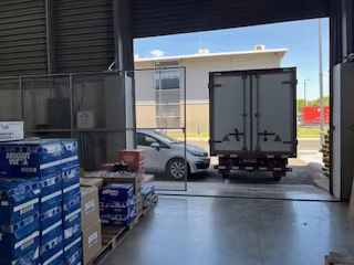 Bodega 240m² Solarium – Andén, oficinas y seguridad 24/7
