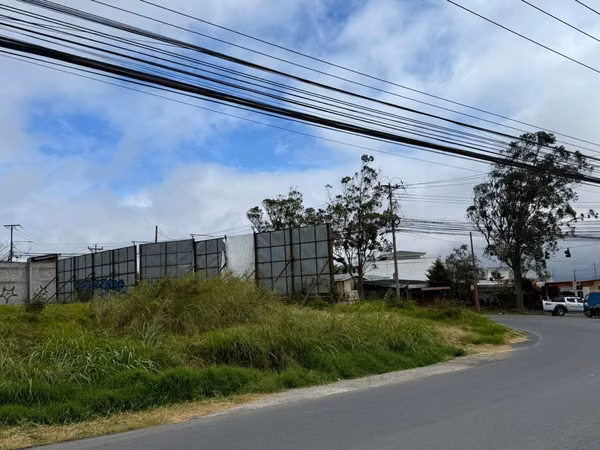2,500 m² corner commercial lot in Cartago