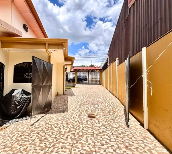 Casa Amueblada con Piscina-San Isidro de Grecia Ala Juela