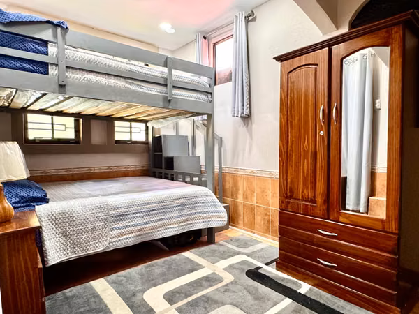 Casa Amueblada con Piscina-San Isidro de Grecia Ala Juela