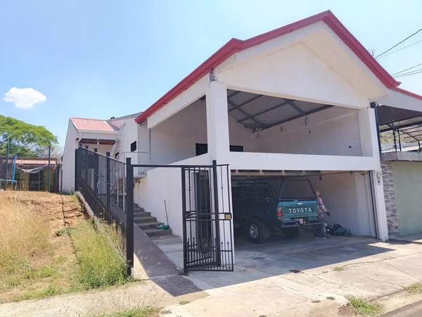 CASA EN VENTA EN EXCLUSIVO RESIDENCIAL, MIRAMAR, PUNTARENAS