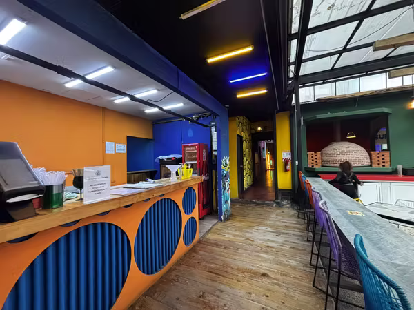 Alquiler doble barra bebidas frozen y gastronomía Barrio Escalante Mercado Gastronómico