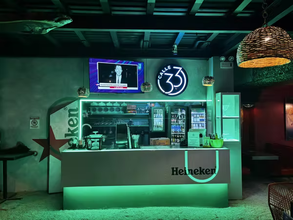 Alquiler doble barra bebidas frozen y gastronomía Barrio Escalante Mercado Gastronómico