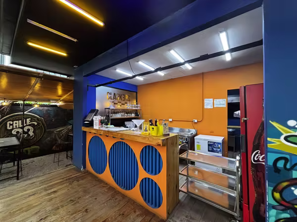 Alquiler doble barra bebidas frozen y gastronomía Barrio Escalante Mercado Gastronómico