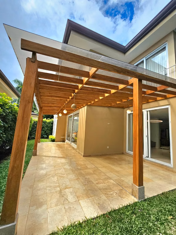 Casa de Lujo en Jaboncillos, Escazu | 4 Hab • 5 Baños • Piscina