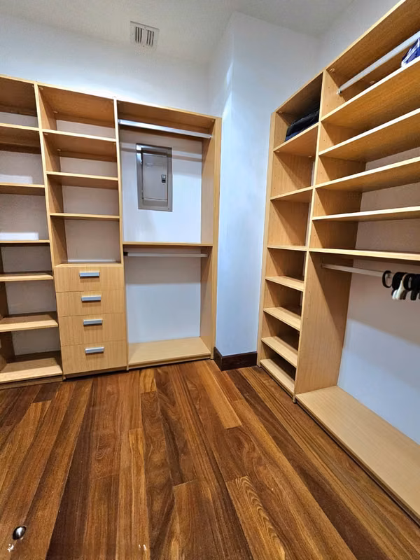 Casa de Lujo en Jaboncillos, Escazu | 4 Hab • 5 Baños • Piscina
